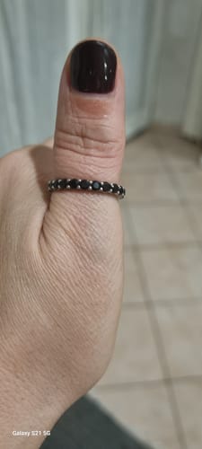 Customer photo review of Anello Veretta con Zirconi Colorati