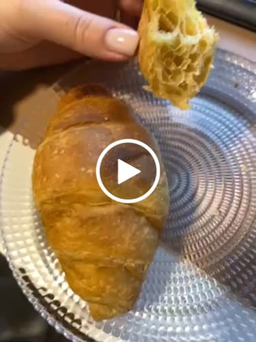 Customer video review of 15 Cornetti proteici ripieni di crema pasticcera