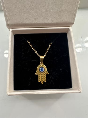 Customer photo review of Personalisierte Fatima Hand Halskette