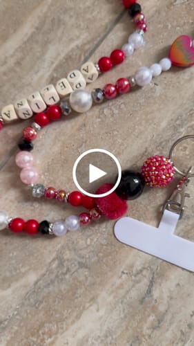 Customer video review of Portachiavi Lungo da collo di perle fatto a mano ♥️ Rosso
