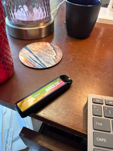 Customer photo review of Breeze Pro Disposable Vape