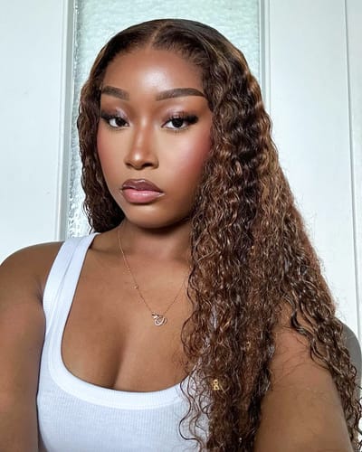 Customer photo review of Deep Wave Glueless Wig 5x5 Swiss HD Lace Pre-Cut & Pre-Plucked Invisible Knots