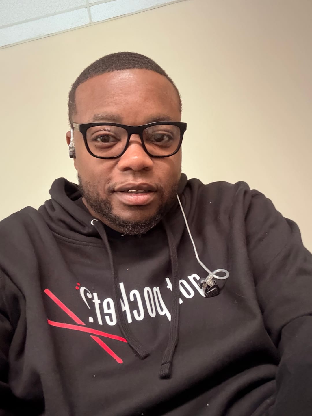 Customer photo review of Groove Hoodie (Black/Red)