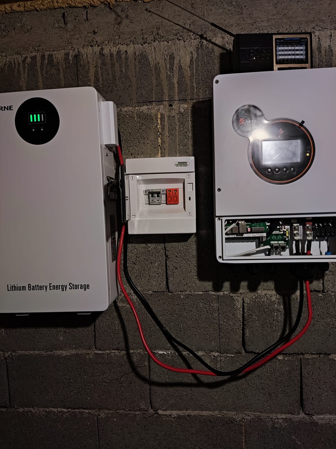 Customer photo review of Sistem Fotovoltaic Complet cu invertor 5kW si acumulator Lifepo4 5kWh 10Panouri 460W