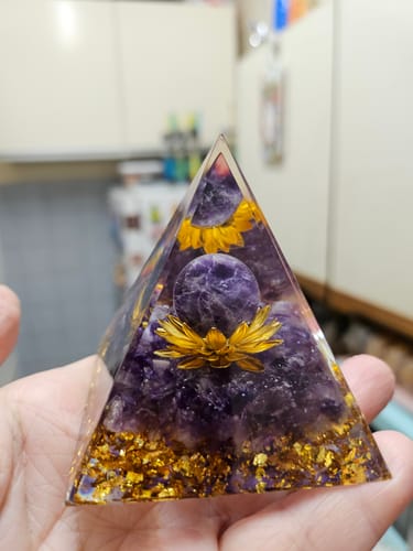 Customer photo review of Pyramide Orgonite Sacrée