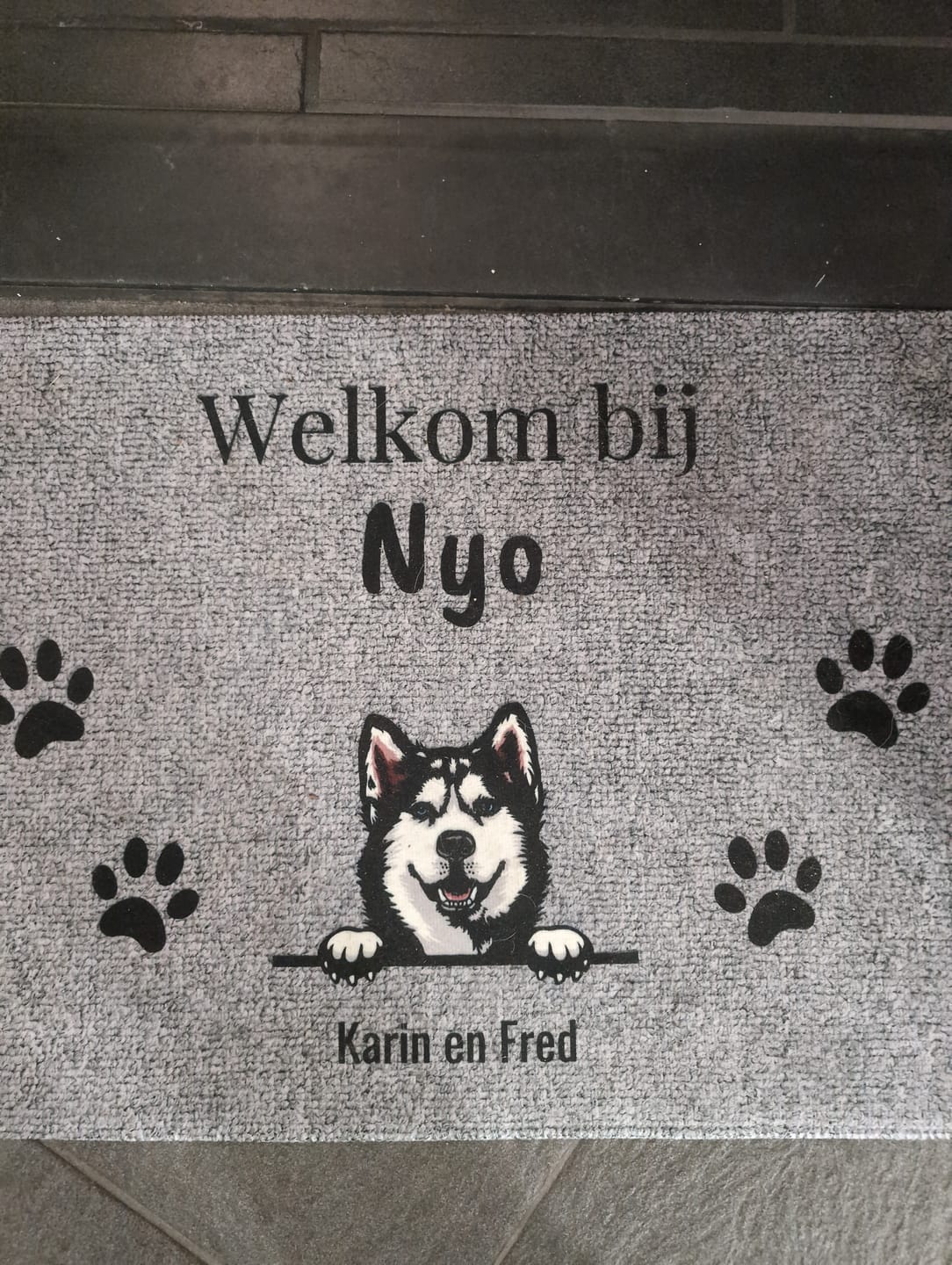 Customer photo review of Welkom bij - Gepersonaliseerde huisdier deurmat