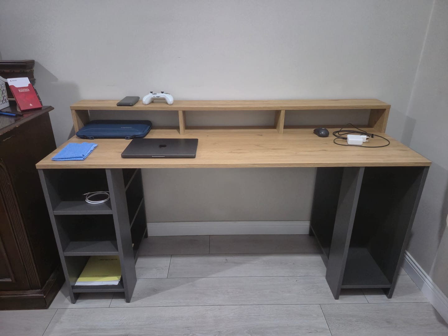 Customer photo review of Rani HA110 Raflı Oyuncu Bilgisayar Masası 160 Cm Çalışma Masası Sepet Ceviz - Antrasit