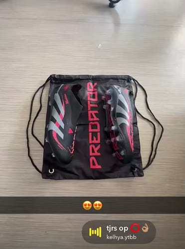 Customer photo review of Predator 25 Elite Laceless FG Stealth Victory - Noir/Gris/Lucid Red