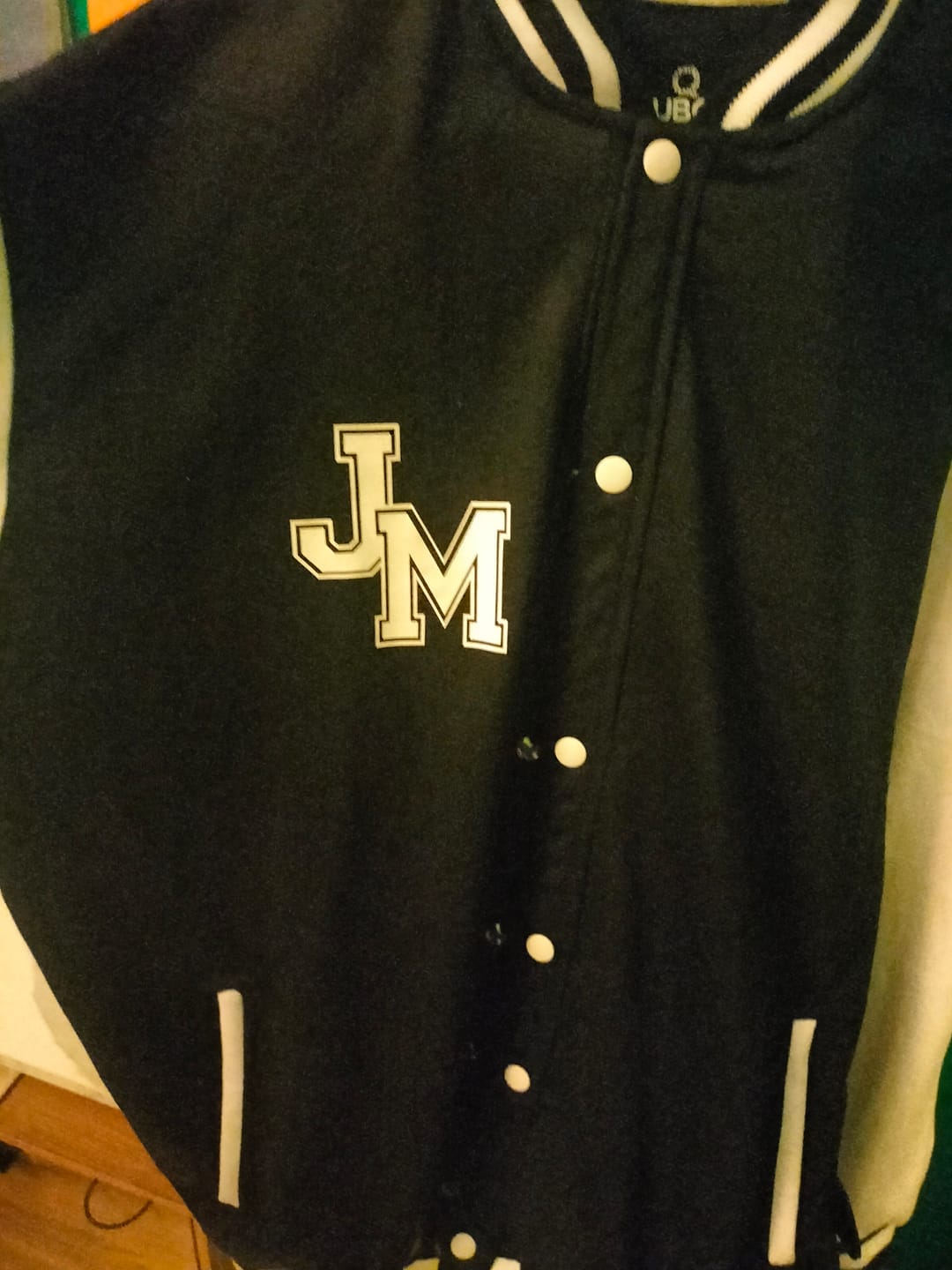 Customer photo review of Chamarra Universitaria Personalizada