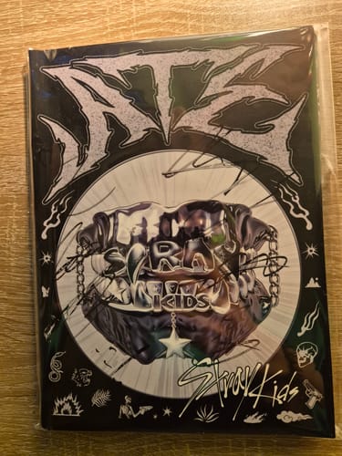 Customer photo review of Stray Kids "ATE" - Hand Autographed(Signed) Promo Album [25.11.05]