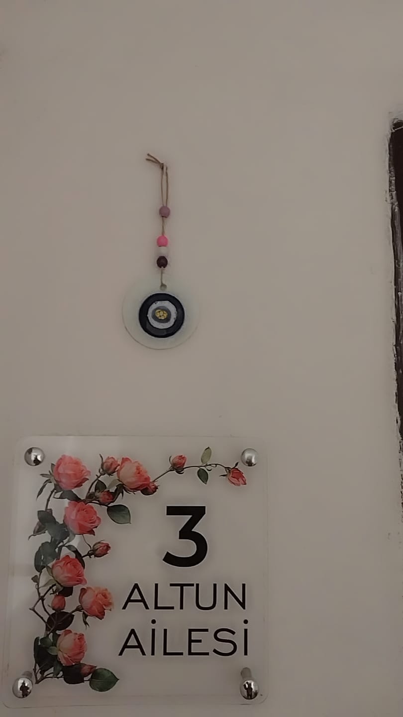 Customer photo review of Kişiye Özel Pembe Gül Dallı Kapı İsimliği