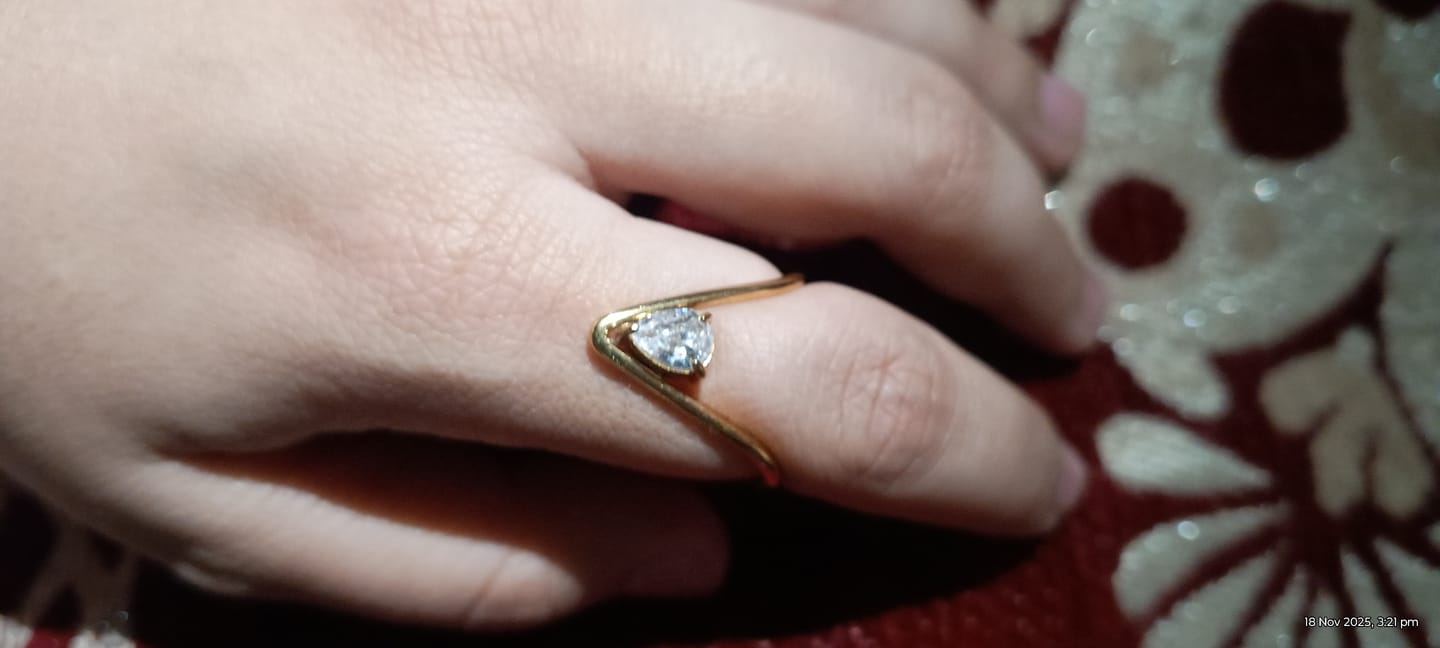 Customer photo review of Trendy Vee Diamond Ring