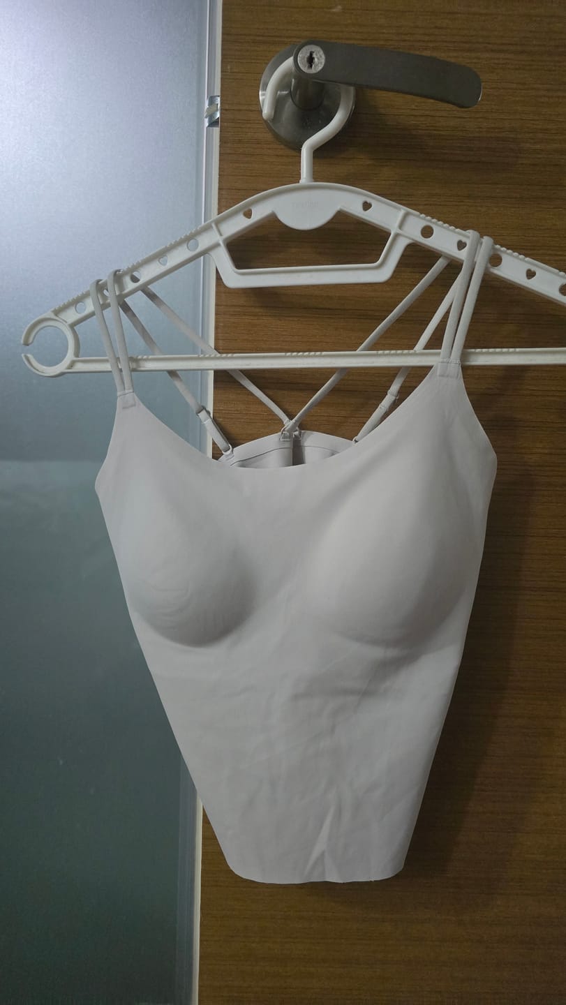 Customer photo review of Bare - Women's Seamless Lightweight Bra-In Tank Top
