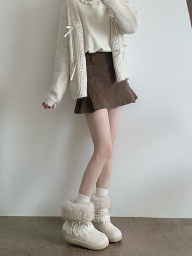 Customer photo review of Lace-Lined Snow Boots