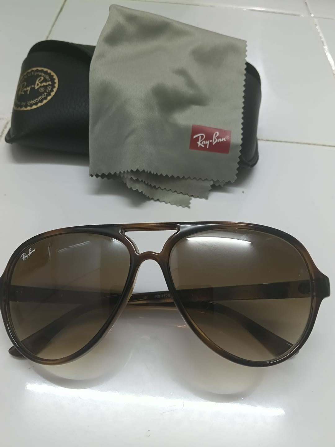 Customer photo review of Lentes De Sol Rb Cats 5000 Rb4125n Carey Café Degradado
