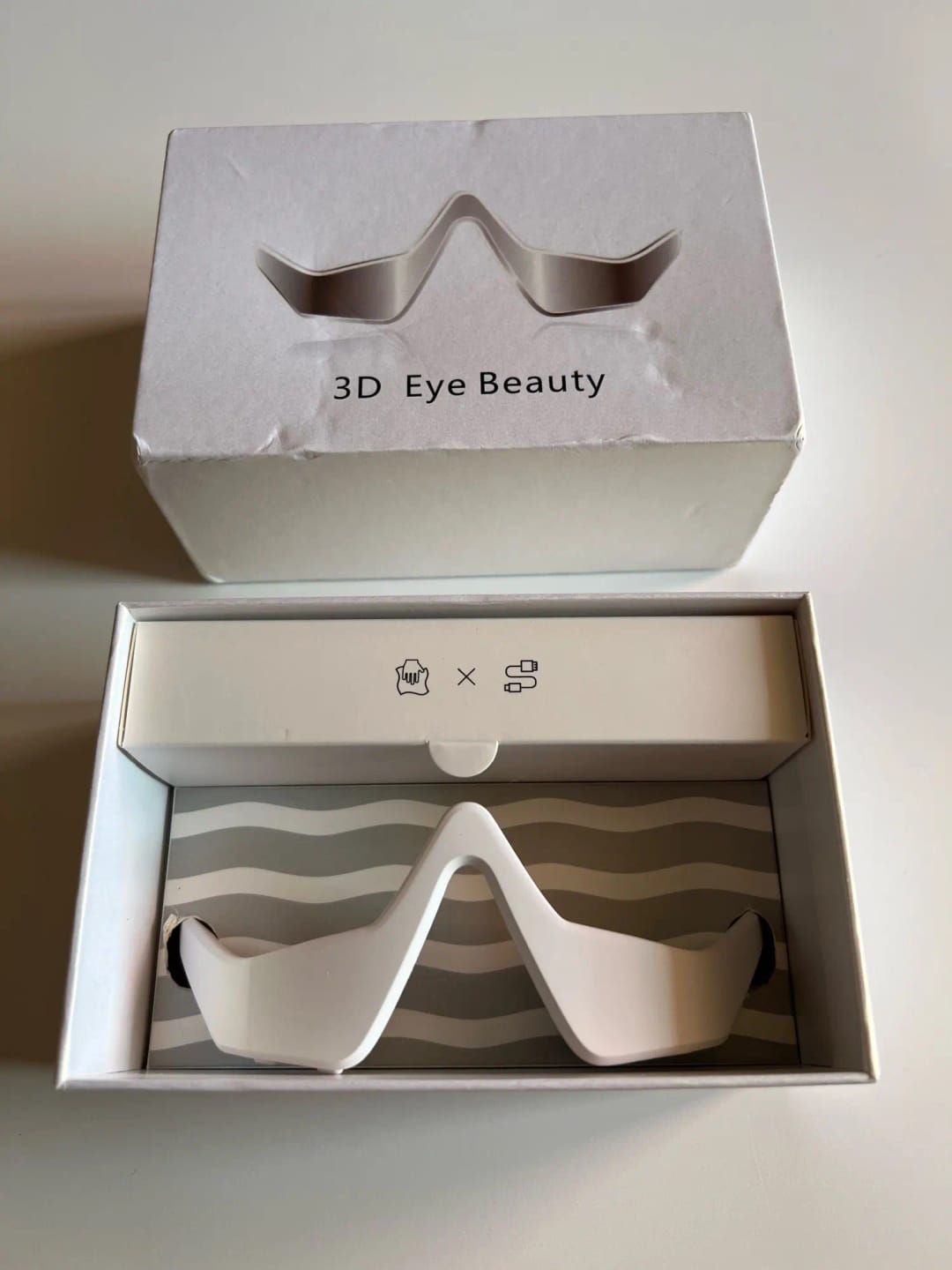Customer photo review of Red Light Eye Massager for Puffines Reduction and Fatigue Relief
