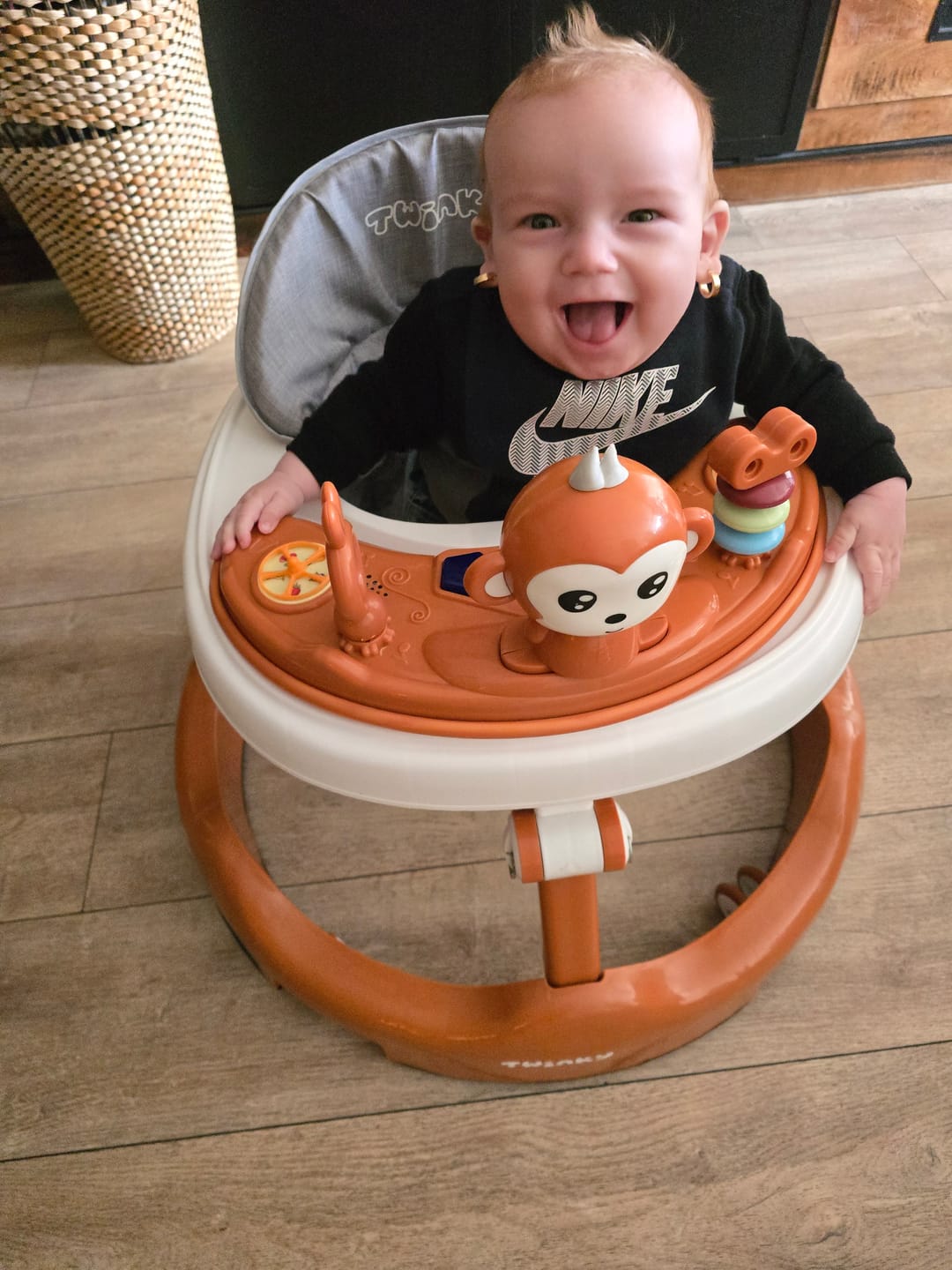 Customer photo review of Twinky Loopstoel Baby - Bruin