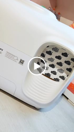 Customer video review of Self-Cleaning Litter Box