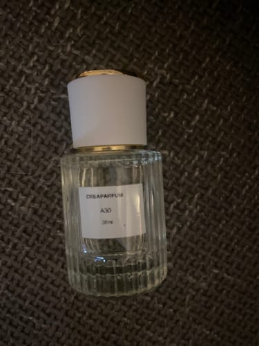Avis photo d'un client sur A30 similaire à Eau des Merveilles de Hermes