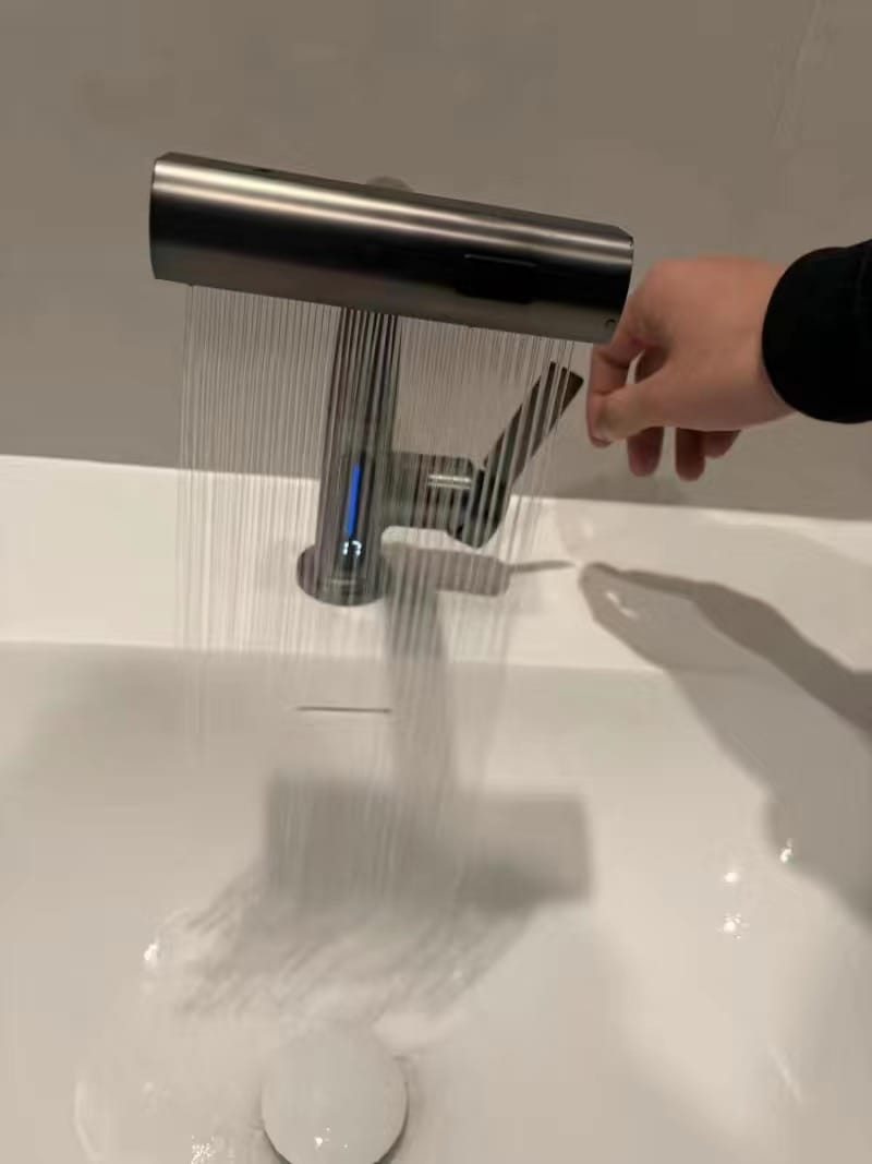 Customer photo review of XYlivingstore Waterfall Basin Faucet | Digital Temperature Display & Lift-Up Sprayer