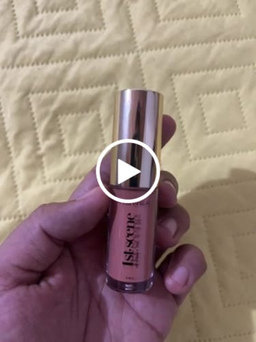 Customer video review of LIP GLOSS  1ST SCENE
