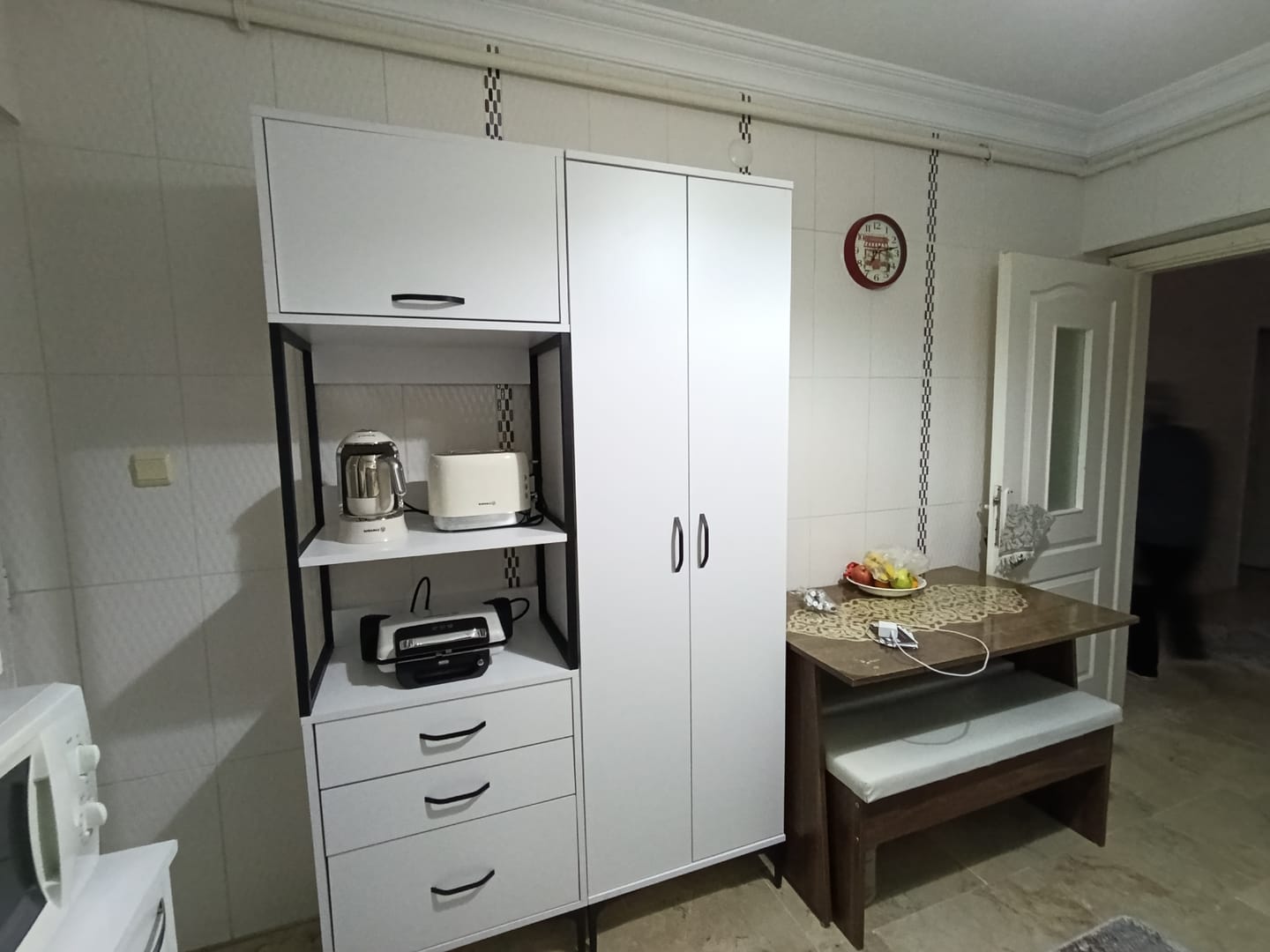 Customer photo review of Rani JE142 Çok Amaçlı Dolap 3 Kapaklı 3 Çekmeceli Kiler Mutfak Dolabı Beyaz