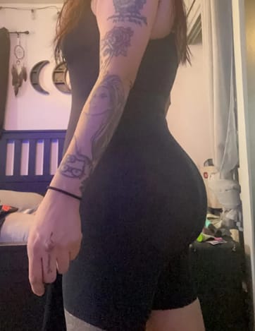 Customer photo review of Curves Defined Shapewear