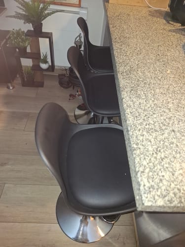 Customer photo review of Pack 4 Silla Piso bar Eame de Altura Regulable con Respaldo