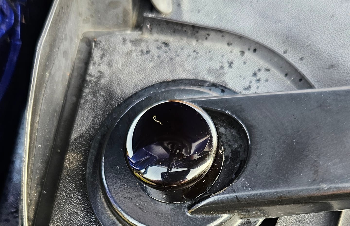 Customer photo review of Wiper Arm Bolt Rubber Covers - Various Fiesta, Focus & Puma Models
