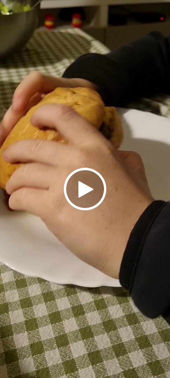 Customer video review of Maxi Potato Rolls • 80gr
