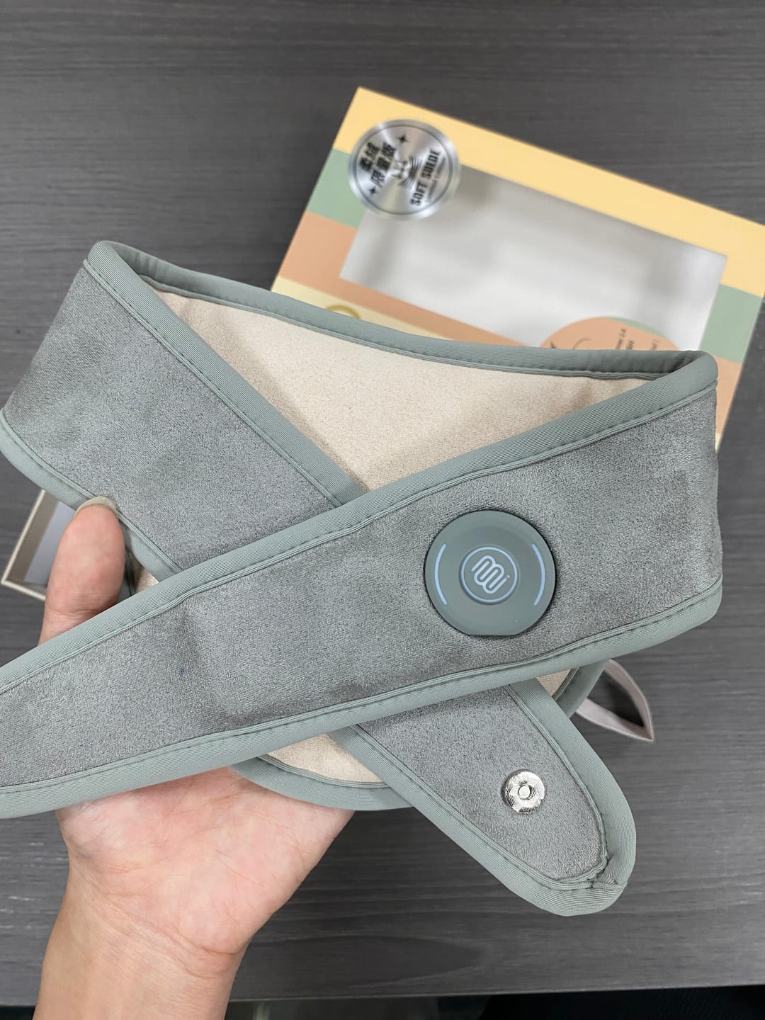 Customer photo review of 【New Arrival】CoziOmmi Rechargeable Neck Warmer 2.0   | Upgraded Graphene Neck Wrap | Shoulder Pain Relief| HK EMC certification