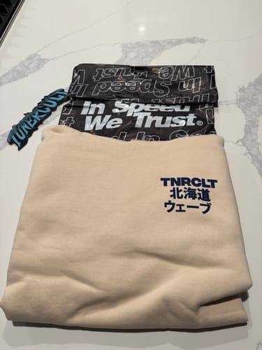 Customer photo review of GREATWAVE HOODIE (LIMITED EDITION)