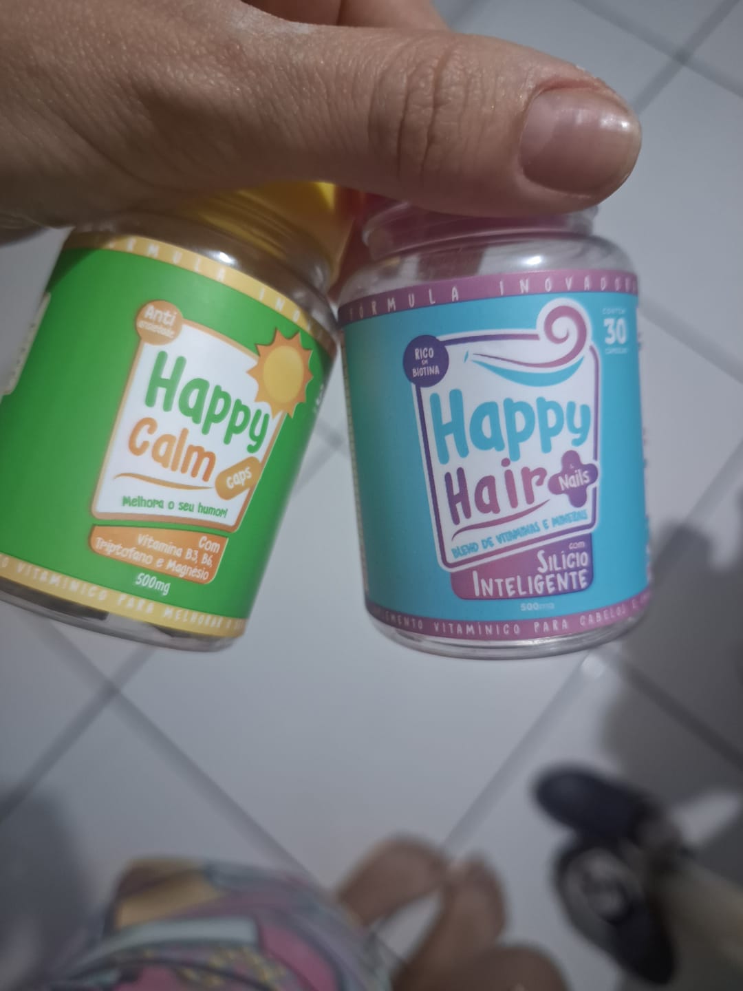 Customer photo review of Happy Hair 6 Potes + 6 Potes Grátis + 2 Colágenos + 1 Happy Calm (Total 15 Potes)