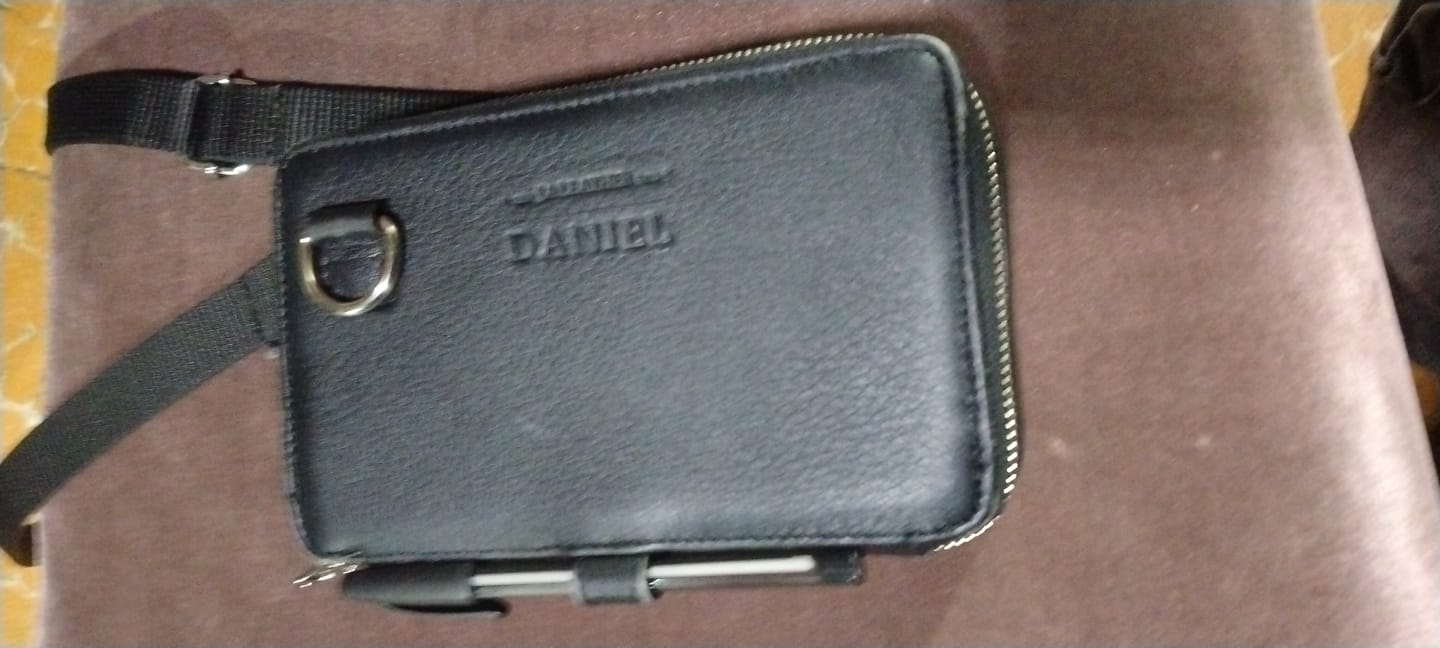 Customer photo review of Bandolera Santiago 2 Negra