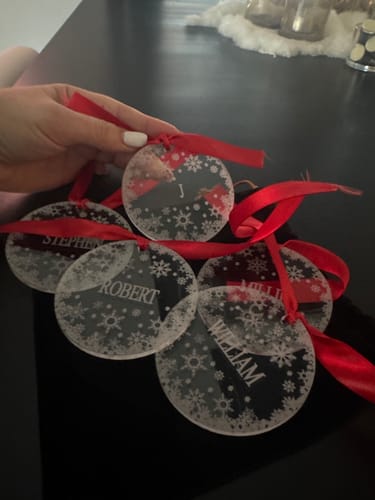 Customer photo review of Sneeuwvlokjes Plexiglas Kerstballen met eigen naam