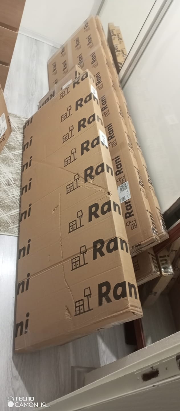 Customer photo review of Rani BA131 Geniş Gardırop Elbise Dolabı Aynalı Kapaklı 2 Çekmeceli 13 Raflı 1 Askılı Sepet Ceviz - Beyaz