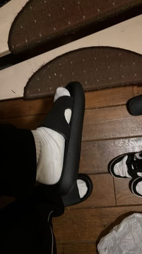 Customer photo review of HappyFlops