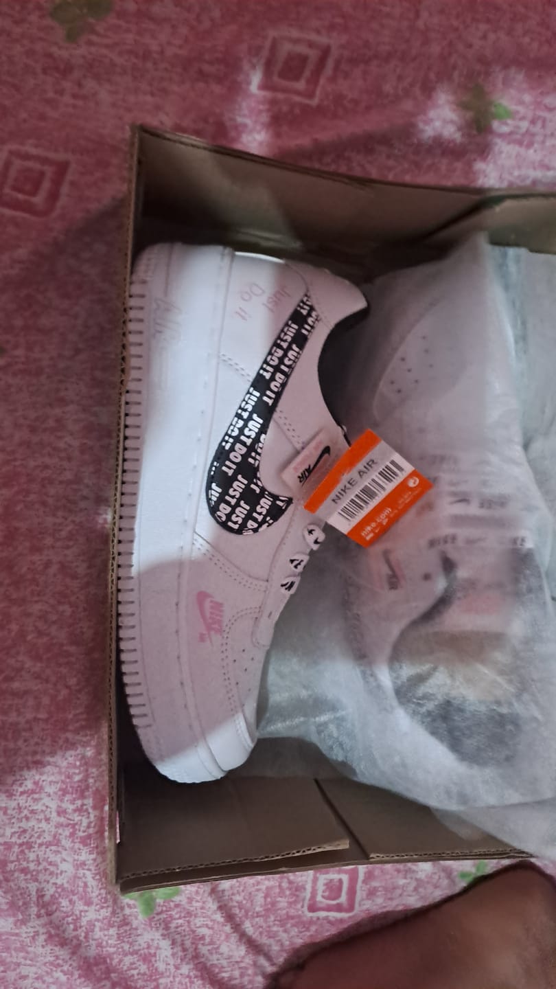 Customer photo review of Tenis 270 Blanco Negro Rosa