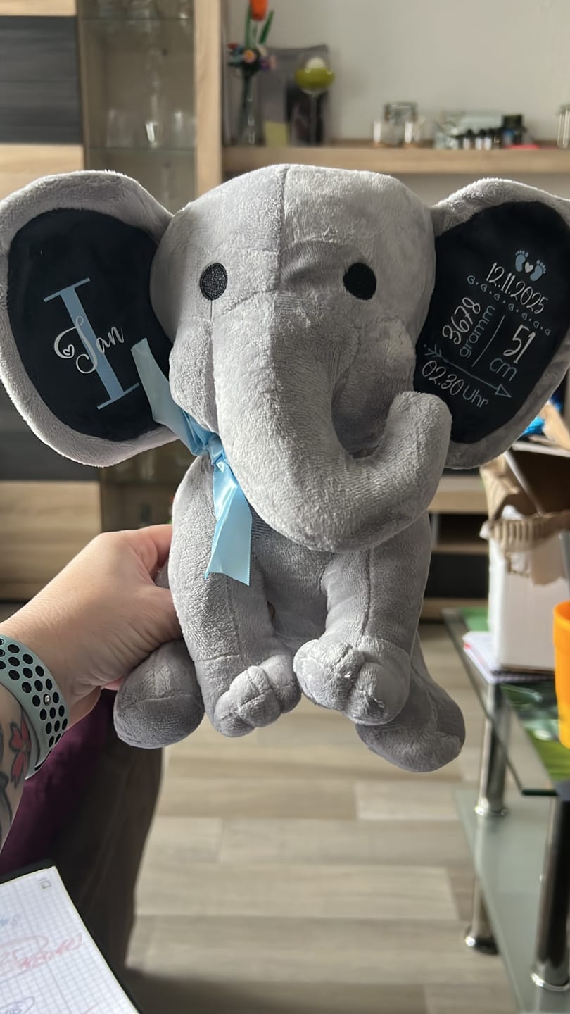 Customer photo review of Kuschel Elefant - Baby-Stofftier