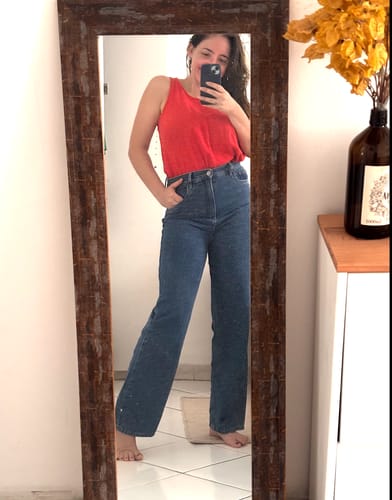 Mariana C. review of Calça Jeans Reta Araçá Azul Médio image 1 out of 1