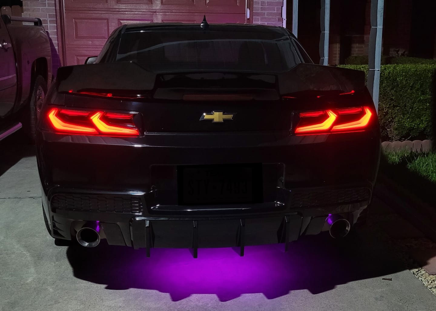 Customer photo review of 2014-2015 Chevy Camaro Evo Style Shark Fins Rear Diffuser Quad/Single Tips