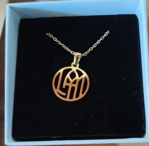Customer photo review of Diseñado para ti | Collar con Monograma a Medida