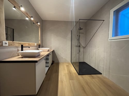 Customer photo review of Panneau Mural Salle de bain SPC Marbre Beige Mat – Étanche