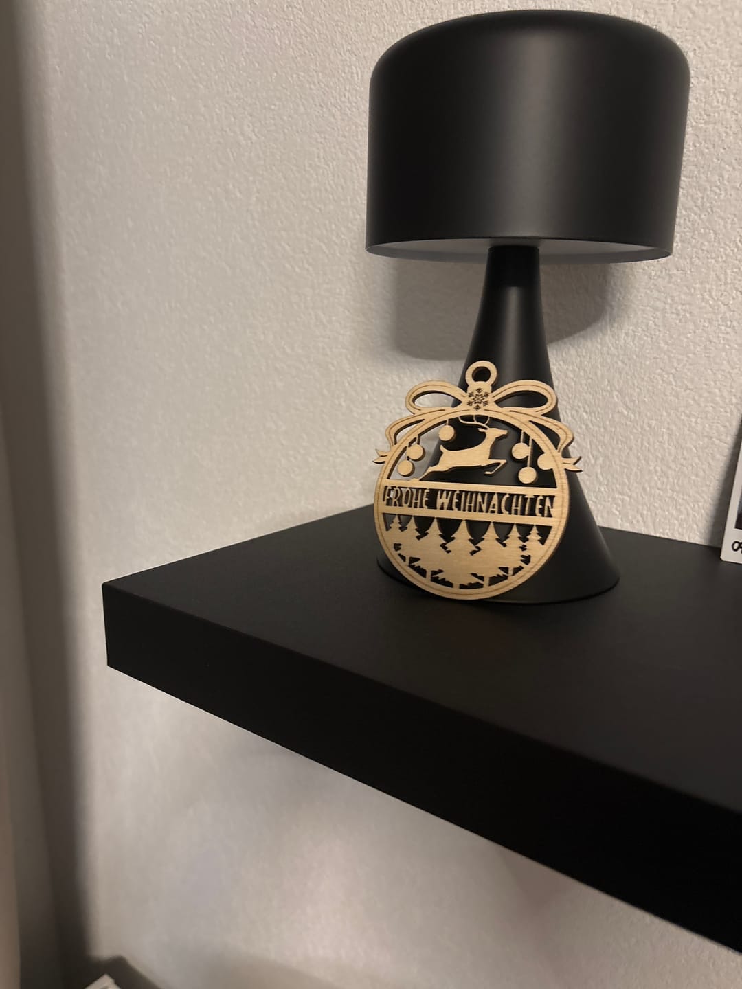 Customer photo review of Weihnachtskugel aus Holz Frohe Weihnachten (nicht personalisiert)