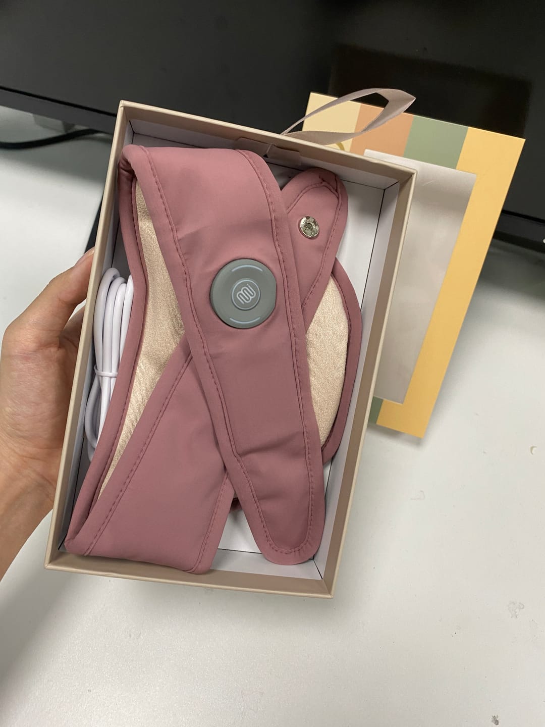 Customer photo review of 【New Arrival】CoziOmmi Rechargeable Neck Warmer 2.0   | Upgraded Graphene Neck Wrap | Shoulder Pain Relief| HK EMC certification