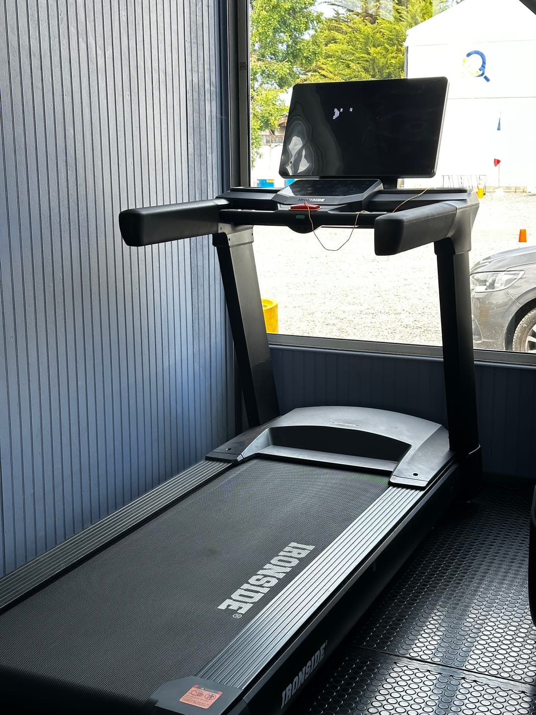 Customer photo review of Trotadora Comercial IRONSIDE Luxury