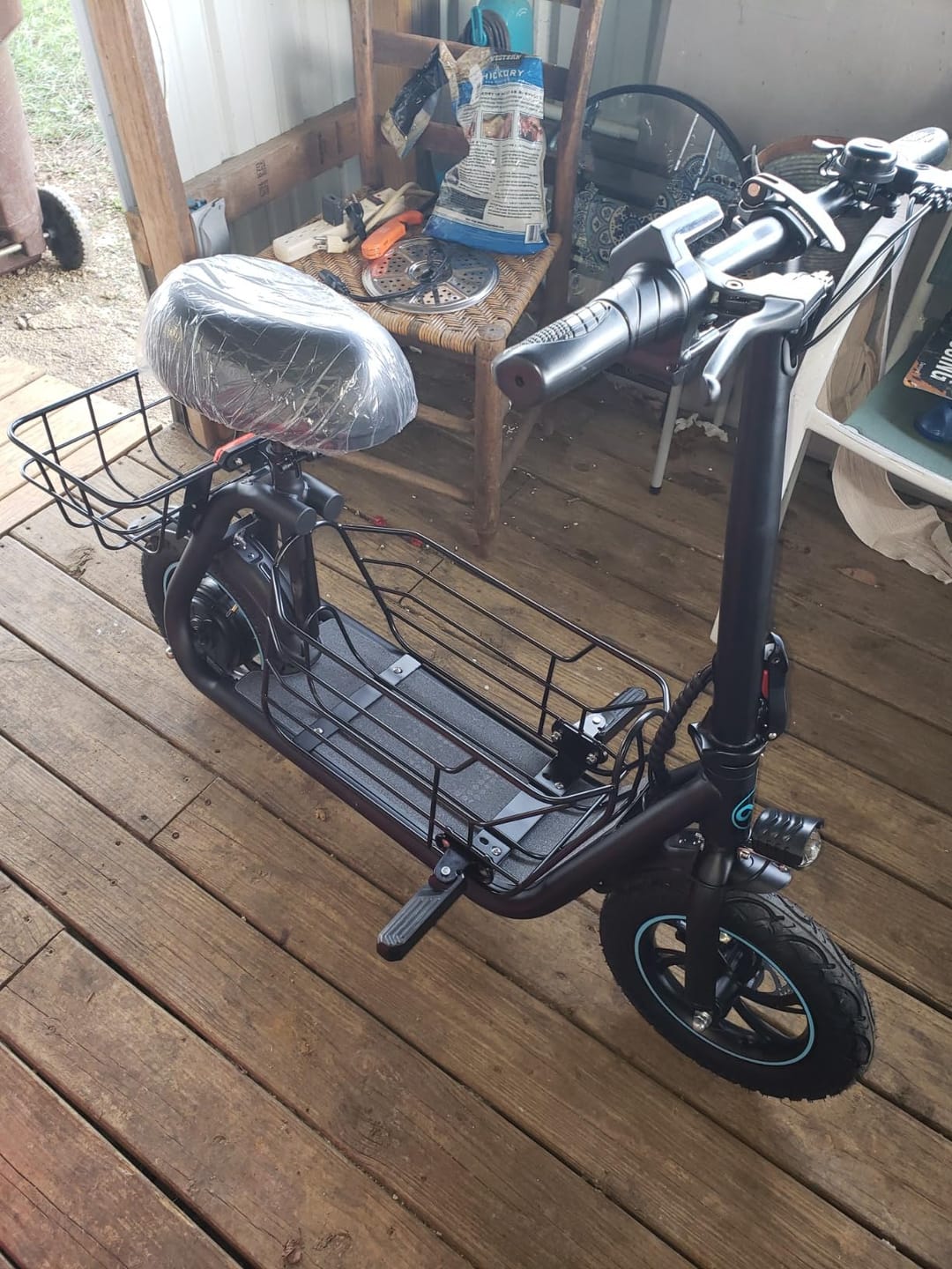 Customer photo review of Gyroor C1S Electric Scooter with seat, Removable Dual Baskets - 550W Motor(Peak 800W) and Top Speed 18.6MPH