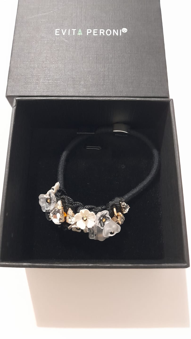 Customer photo review of Hermia Decorative Hair Ties