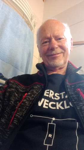 Customer photo review of Widerstand zwecklos - Premium Shirt