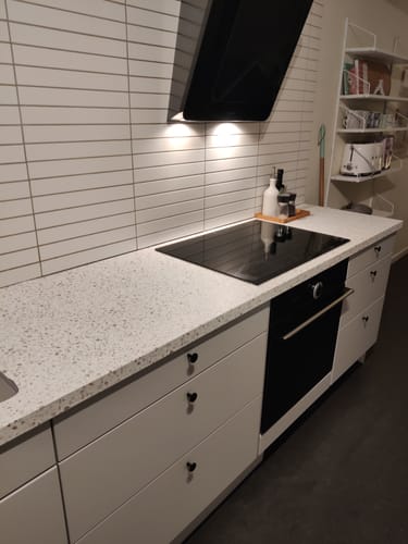 Kundeanmeldelse med bilde av Premium Terrazzo kontaktplast